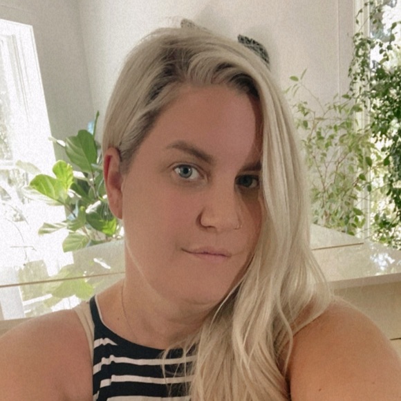 Meet your Posher, Megan - Picture 2 of 2